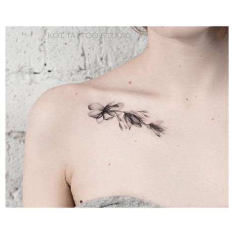 tatuajes entre los pechos para mujer|5 hermosos diseños de tatuajes entre los pechos para。